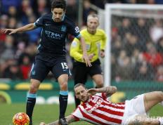 IM体育app-埃弗顿客场取胜诺维奇，连续两场不败表现稳定