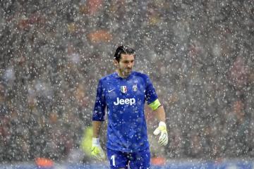 IM体育在线注册-米切尔全程高能输出，山西队绝杀独行侠，一场跨越篮球次元的对决