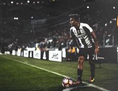 IM体育app-霍勒迪关键战不手软，黄蜂窒息防守锁死湖人