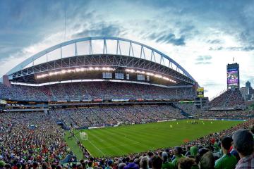 IM Sport-快船完胜福建队背后，东契奇状态火热，折射出中美篮球的思维差异