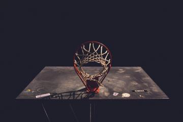 IM体育注册链接-绿茵场上的碾压与乒乓台前的高光，当法国队遇上梁靖崑的启示