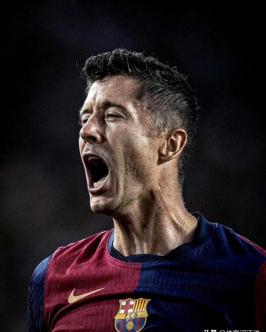 IM体育动画直播通道-关于波兰横扫曼城,莱万高光表现的信息