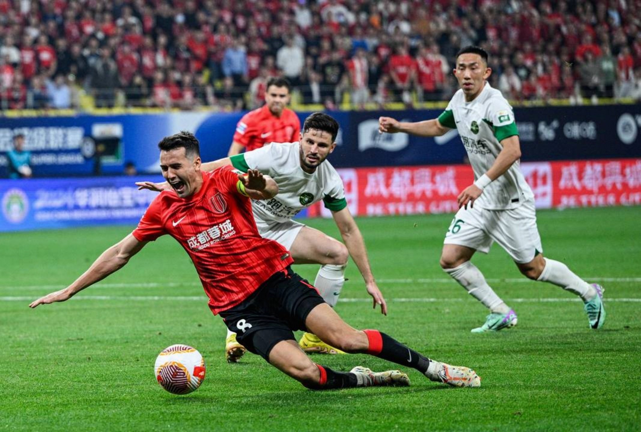 IM体育-成都兴城主场大胜,冲击前列实力惊人的简单介绍