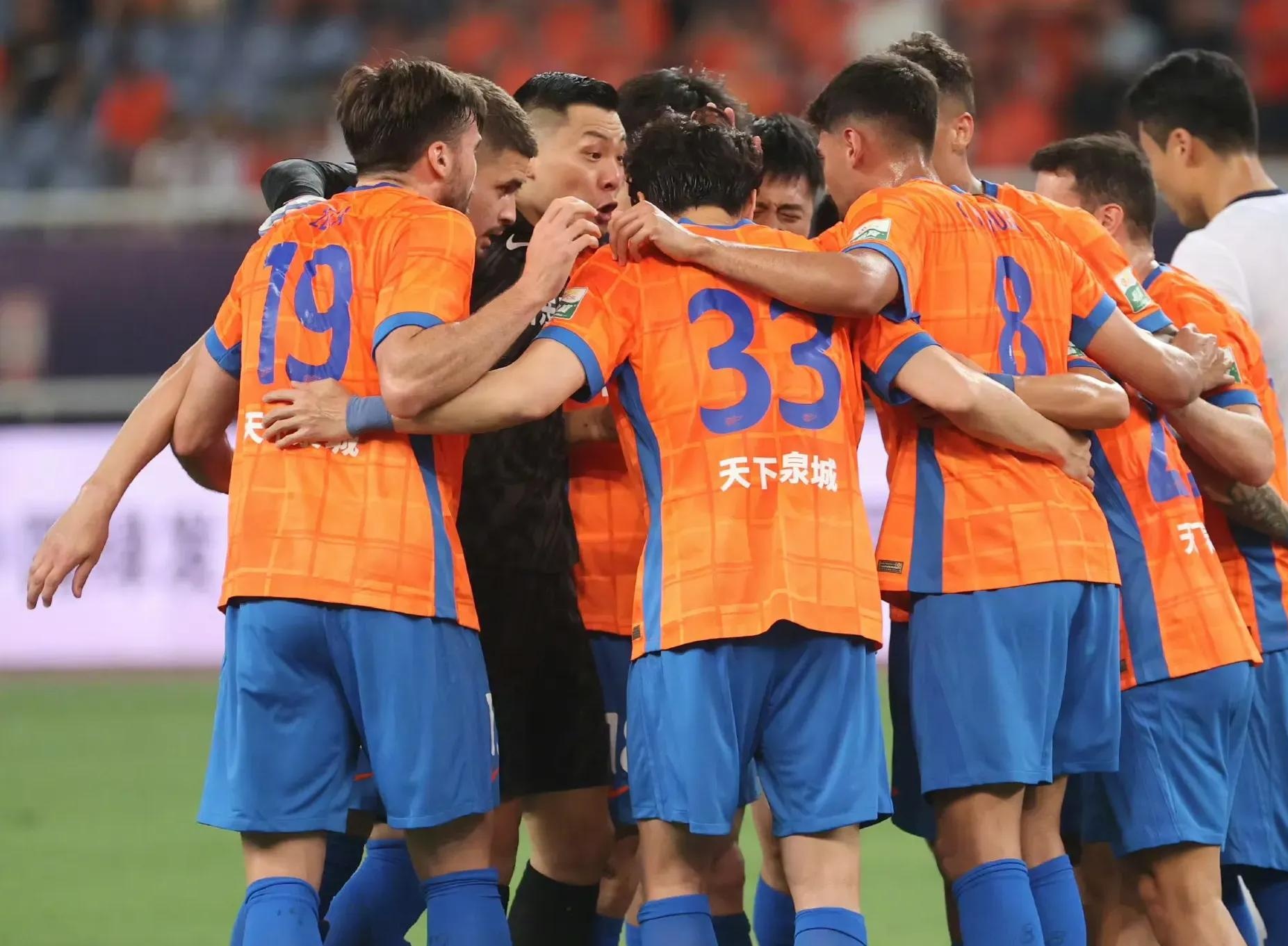 IM体育下载-激战正酣，球迷热情支持本土球员的简单介绍