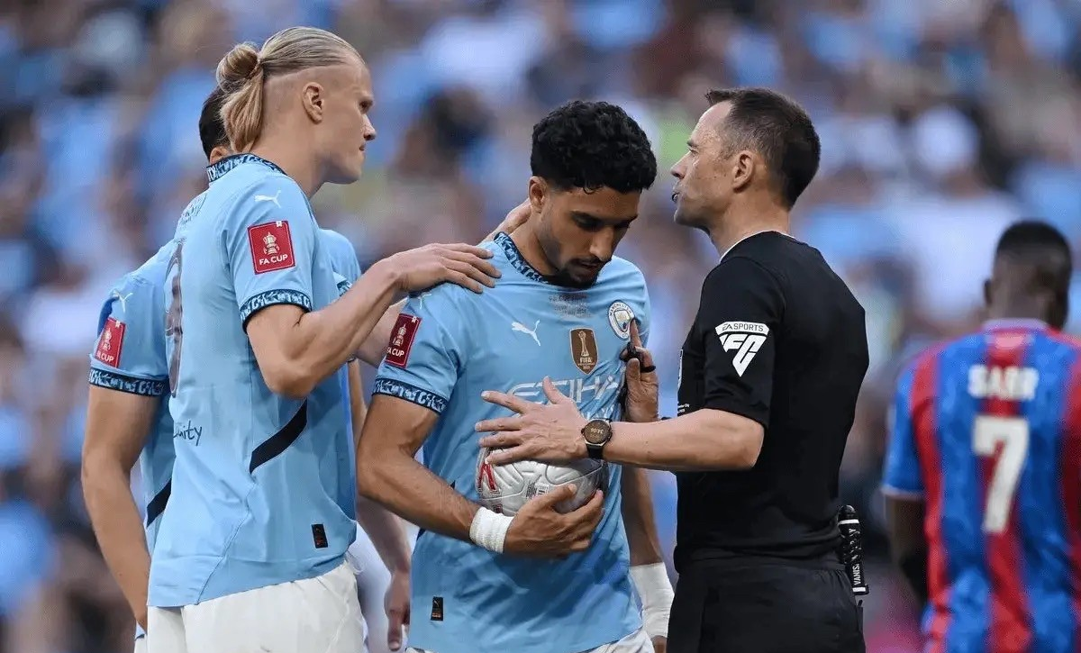 IM体育平台-巴黎逆转塞内加尔,莱万关键制胜的简单介绍