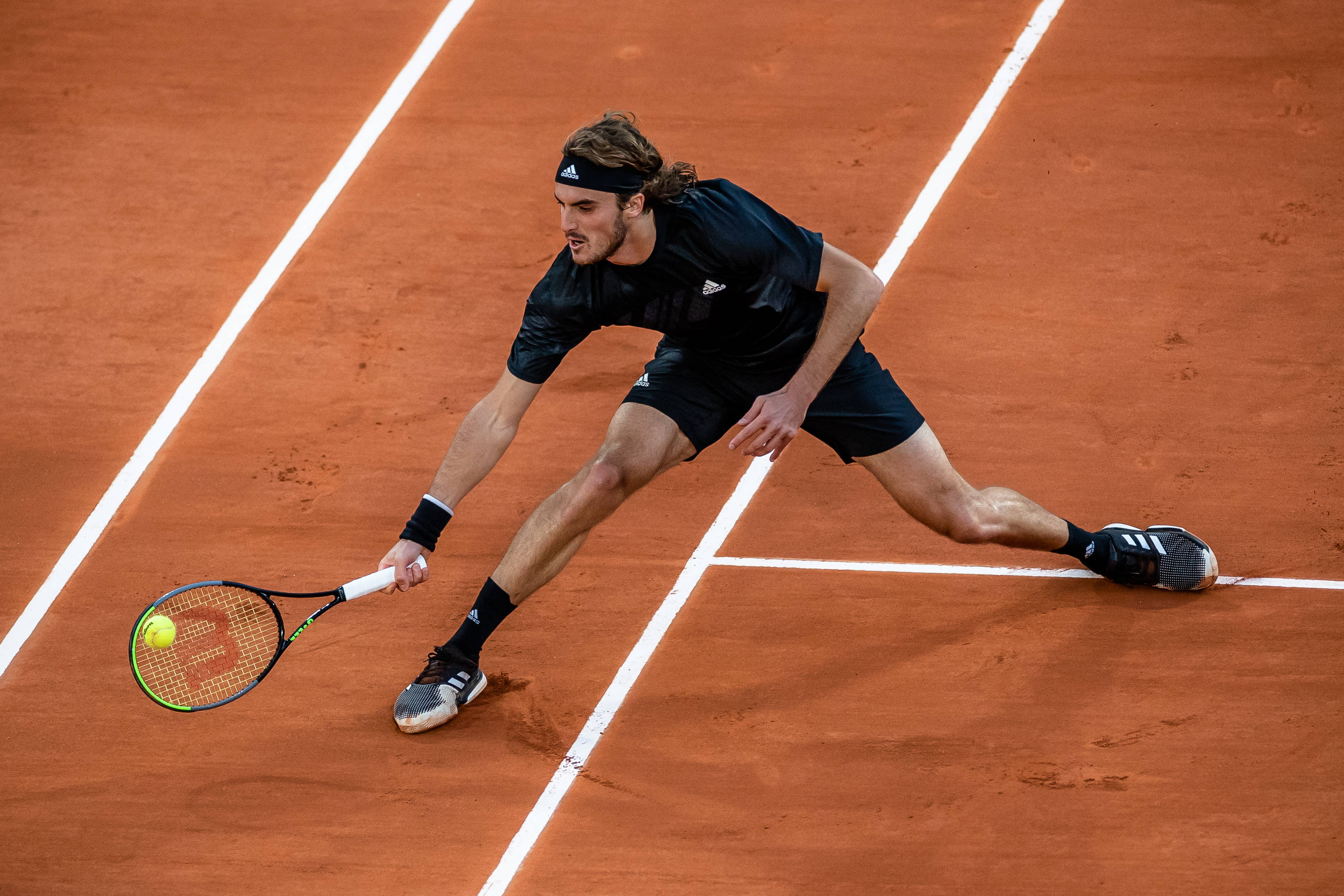 IM体育网页版登录入口-法网完胜美网，西西帕斯惊艳四座