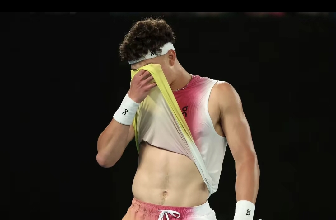 IM体育App下载-包含年终总决赛逆转联合杯，兹维列夫扛起全队的词条