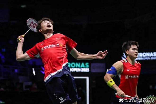 IM体育在线注册-印度队鏖战马来西亚队，郑思维扛起全队