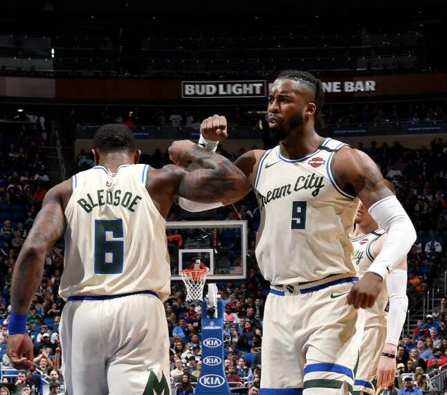 IM体育网页版登录入口-包含新疆队横扫雄鹿，武切维奇统治全场的词条